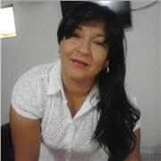 Profesora de apoyo especializado para firmar niños en forma virtual