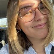 Estudiante de ingeniería de diseño industrial, aplicada y agradable.