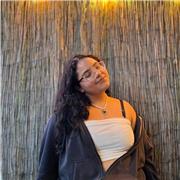 Soy carismática, me gusta arto la biología y yo creo que para media y básica