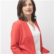 Profesora de inglés certificada por CELTA con 8 años de experiencia, especializada en inglés científico y académico