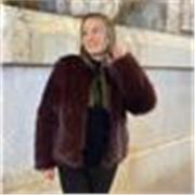 Profesora de refuerzo adaptada a todas las necesidades y capacidades.