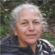 Profesora titulada con más de 5 años de experiencia