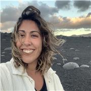 Hola me llamo Elora, y me encanta enseñar y el castellano. Espero que nos podamos conocer y aprender mientras nos divertimos