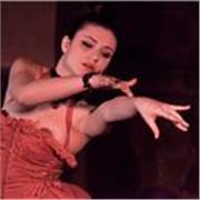 Impartisco lezioni di laboratorio coreografico, videodance, burlesque e stretching, individuali e di gruppo