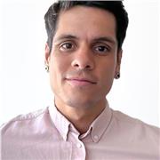 Profesor de inglés y francés con experiencia en clases interactivas e inglés de negocios. Aprende inglés de forma dinámica y divertida