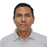 Tutor de América Latina que enseña hablar y escribir español.