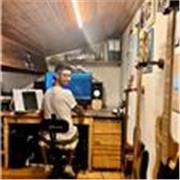 Offro lezioni di basso elettrico, ma anche di pianoforte livello base.  