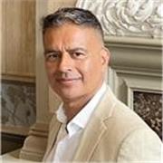 Investment banker offering taylored private maths tuition to students