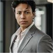 Profesor de computación con experiencia enseñando a niños y a adultos