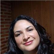 Profesora de Matemáticas imparte clases para alumnos de secundaria y universitarios