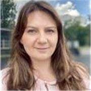 Prowadzę indywidualne sesje rozwojowe, skupione na emocjach, komunikacji i kompetencjach przywódczych.