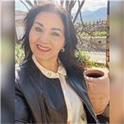 Experienced English teacher offers online lessons, living in Greece.