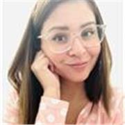 Profesor de inglés y español imparte clases a jóvenes y adultos