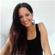 dictando clases de educación musical para jóvenes a patir de las 10 años