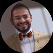 Diseñador gráfico, profesional del mercadeo y director creativo compartiendo conocimientos en línea y presencialmente en la isla de Gran Canaria.