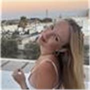 Offro lezioni private a bambini delle scuole primarie, medie e superiori con un approccio empatico e dolce. 