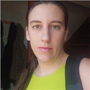 Profesora de educación general básica ofrece clases de diferentes áreas para repaso