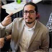 Développeur informatique avec plus de 10 ans d'expérience donne cours en ligne pour étudiants de tous niveaux
