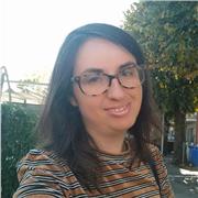 Laureata in lettere offre lezioni di letteratura italiana dalle origini al '900, con una particolare attenzione per la letteratura contemporanea