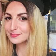 Insegnante di francese con laurea binazionale (italo-francese) in Economia del turismo e un anno di studio e lavoro a Parigi