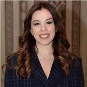 Laureata in lingue e corsista per diventare docente abilitata offre lezioni private in lingua inglese.