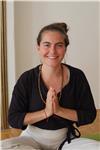 Erfahrene Yogalehrerin für Mediation, Hatha Yoga, Yin Yoga & Yoga für Frauen