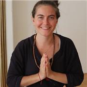 Erfahrene Yogalehrerin für Mediation, Hatha Yoga, Yin Yoga & Yoga für Frauen