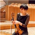Imparto clases de violín para niños a partir de los tres años a través del método suzuki