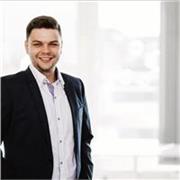 English Tutor der alle Kinder jeder Altersklasse unterrichtet. 