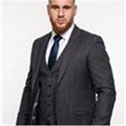 Xhuljano Speyer Mehrsprachiger Kommunikationsexperte – Brückenbauer zwischen Kulturen