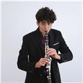 Diplomato col massimo dei voti al conservatorio g. verdi di milano, primo clarinetto dell'orchestra giovanile italiana, offre lezi