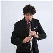 Diplomato col massimo dei voti al Conservatorio G. Verdi di Milano, primo clarinetto dell'Orchestra Giovanile Italiana, offre lezi
