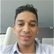 Profesor auxiliar para niños de primaria