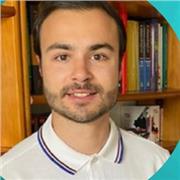 Profesor de bioquímica, química y biología. Graduado en Biotecnología.