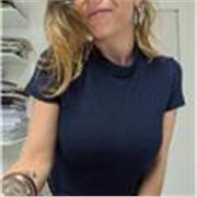 Profesora de idiomas, titulada en Traducción, imparte clases de francés, inglés, castellano, y catalán a todos los niveles, online