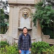 Profesor de español y graduado en la carrera de Medicina