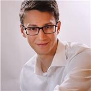 Docente laureato in lettere classiche impartisce lezioni di Italiano, Latino, Greco, Storia e Geografia