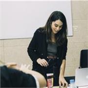 Profesora de dibujo, pintura e historia del arte