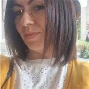 Educatri e pedagogista impartisce lezioni di materie umanistiche e di lingua inglese