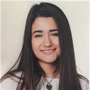 Profesora graduada en Relaciones Internacionales, con gran  conocimiento del inglés y experiencia como profesora de oratoria.