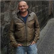 Sono laureato ed ho 15 anni anni di esperienza di lavoro con alunni delle scuole elementari e medie.