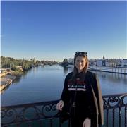 Laureata magistrale presso la Scuola Superiore per Mediatori Linguistici di Pisa offre ripetizioni da primaria a superiori e aiuto compiti