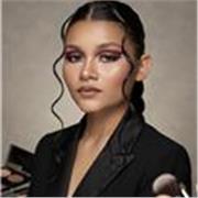 Mis clases están dirigidas a cualquier persona que quiera mejorar su imagen, desde turistas que buscan un look rápido.