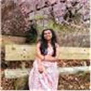 English tutor for students and beginners in Berlin, offering online one-on-one and group sessions.