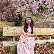 English tutor for students and beginners in Berlin, offering online one-on-one and group sessions.