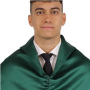 Profesor titulado que busca dar clases a estudiantes de primaria en inglés o de español para todo el público.