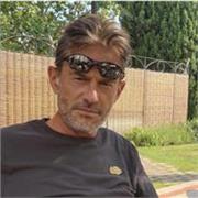 Soy un profesor vocacional muy empatico  y riguroso