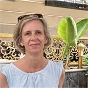 French teacher, 15 years experience working with international companies.