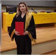 Docente di psicologia impartisce lezioni di matematica, italiano, storia, geografia, arte, filosofia, inglese e musica