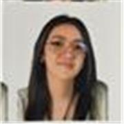 Soy una estudiante de traducción e interpretación, tengo el certificado de inglés del FCE y daría clases a todas las edades.
